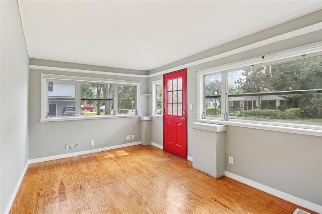 待售: $275,900 (2 贝兹, 2 浴室, 1014 平方英尺)