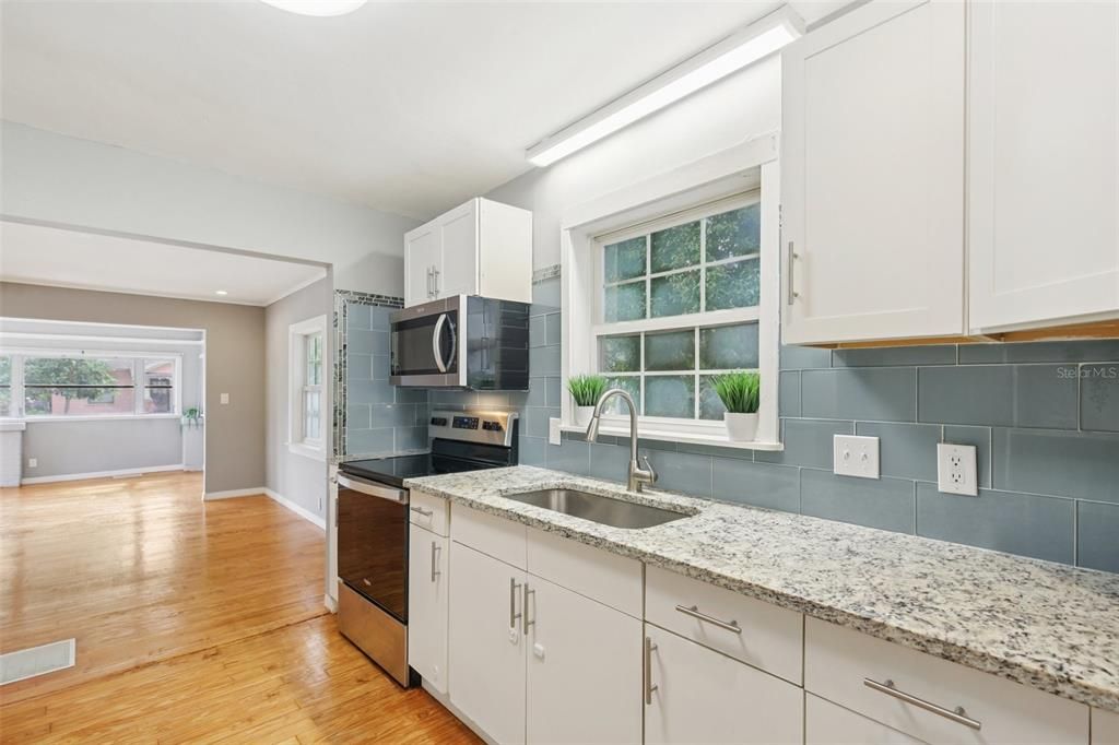 待售: $275,900 (2 贝兹, 2 浴室, 1014 平方英尺)