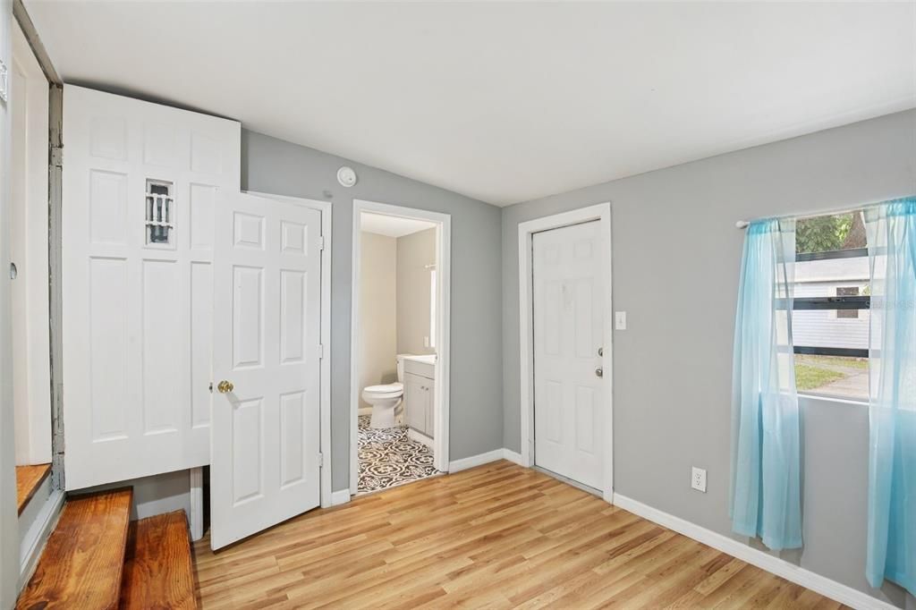 待售: $275,900 (2 贝兹, 2 浴室, 1014 平方英尺)