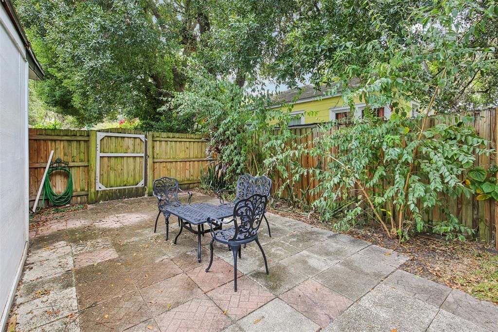 待售: $275,900 (2 贝兹, 2 浴室, 1014 平方英尺)