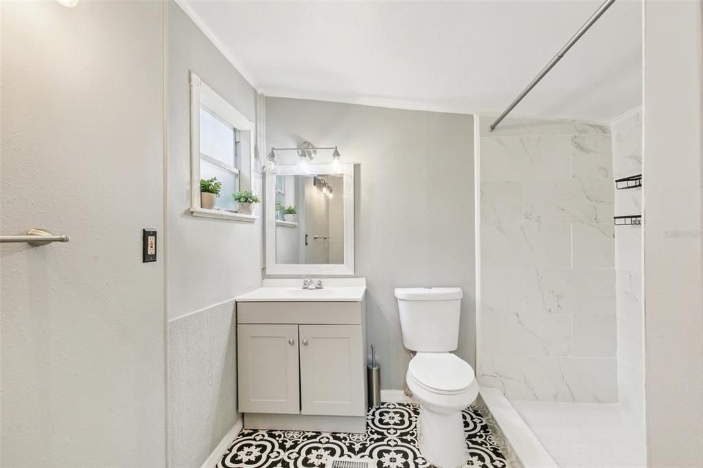 待售: $275,900 (2 贝兹, 2 浴室, 1014 平方英尺)