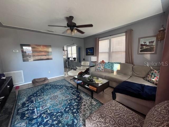 Active With Contract: $2,095 (2 beds, 1 baths, 808 Square Feet)