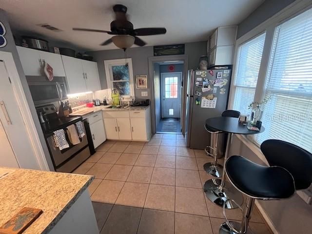 Active With Contract: $2,095 (2 beds, 1 baths, 808 Square Feet)