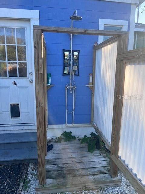 Active With Contract: $2,095 (2 beds, 1 baths, 808 Square Feet)