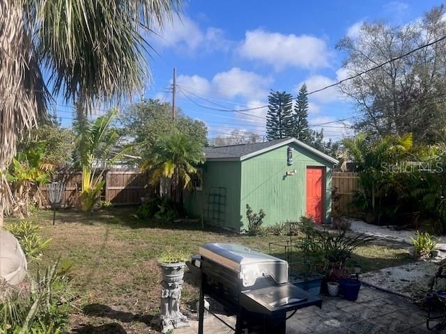 Active With Contract: $2,095 (2 beds, 1 baths, 808 Square Feet)