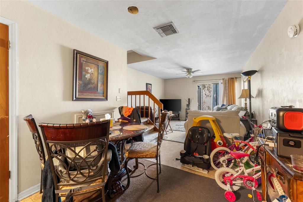 Под контрактом: $100,000 (2 спален, 1 ванн, 1016 Квадратных фут)