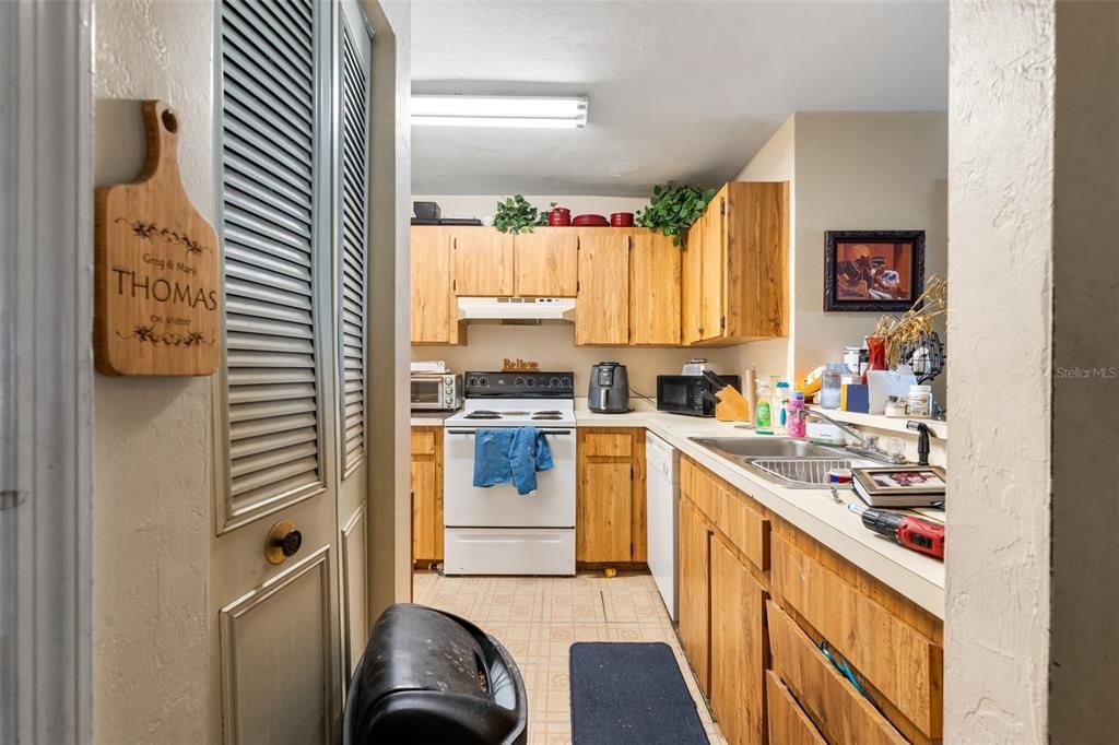 Под контрактом: $100,000 (2 спален, 1 ванн, 1016 Квадратных фут)