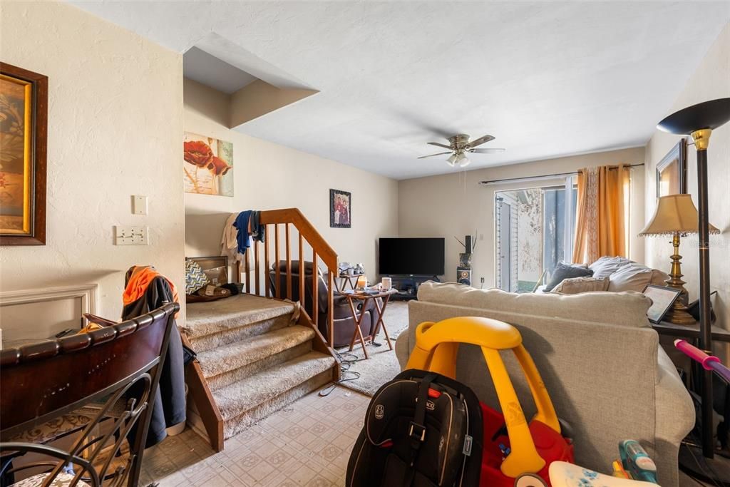 Под контрактом: $100,000 (2 спален, 1 ванн, 1016 Квадратных фут)