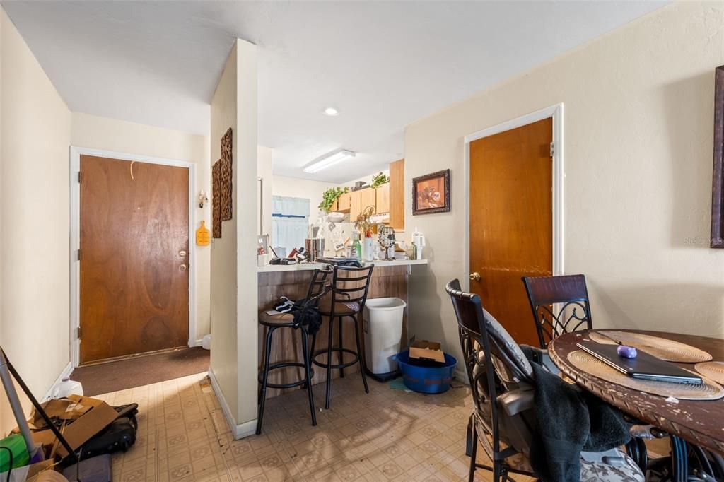 Под контрактом: $100,000 (2 спален, 1 ванн, 1016 Квадратных фут)