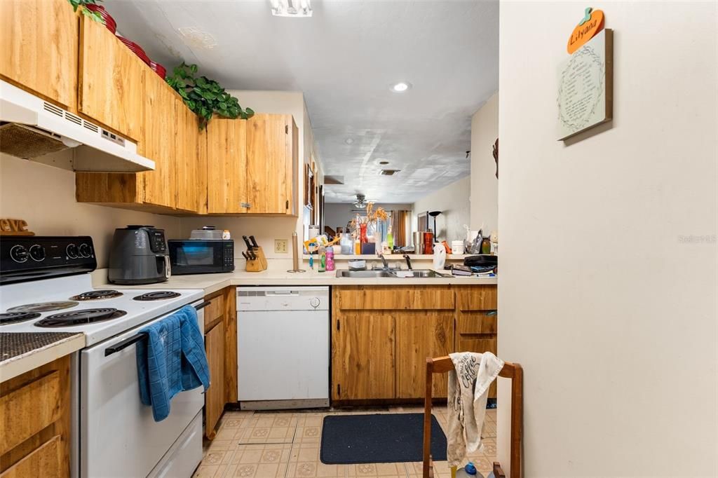 Под контрактом: $100,000 (2 спален, 1 ванн, 1016 Квадратных фут)