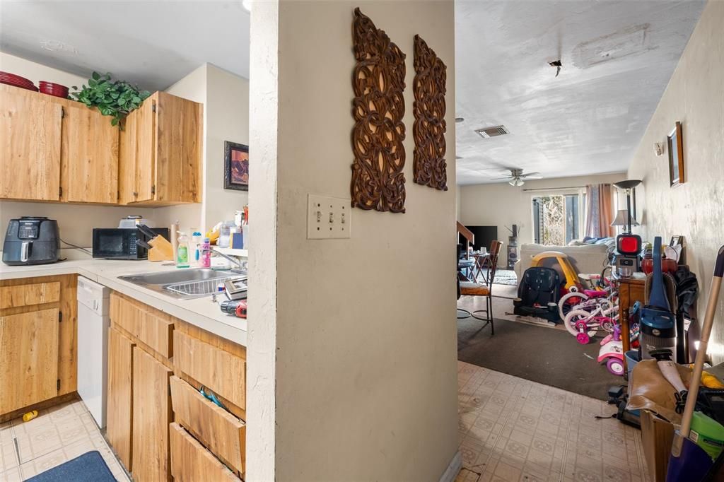 Под контрактом: $100,000 (2 спален, 1 ванн, 1016 Квадратных фут)