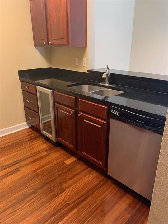 For Rent: $1,500 (1 beds, 1 baths, 830 Square Feet)