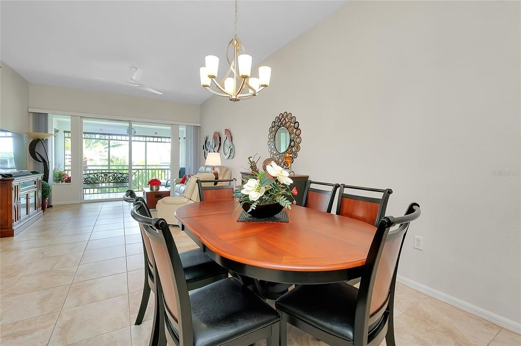 待售: $235,000 (3 贝兹, 2 浴室, 1831 平方英尺)