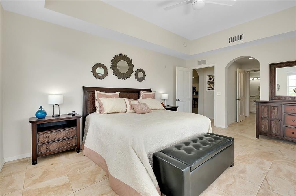 待售: $235,000 (3 贝兹, 2 浴室, 1831 平方英尺)