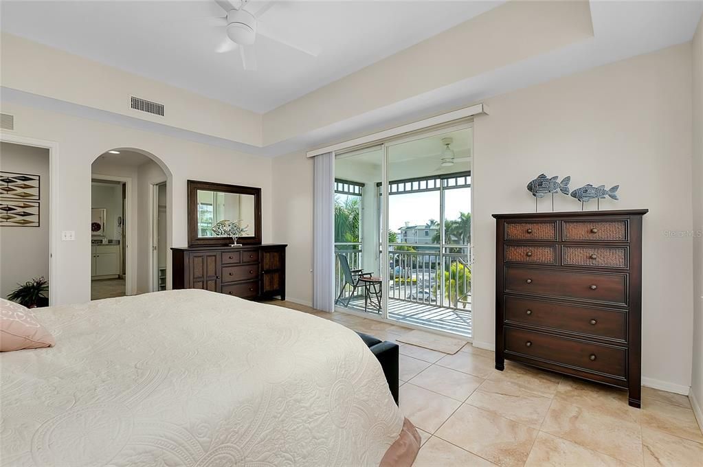 待售: $235,000 (3 贝兹, 2 浴室, 1831 平方英尺)