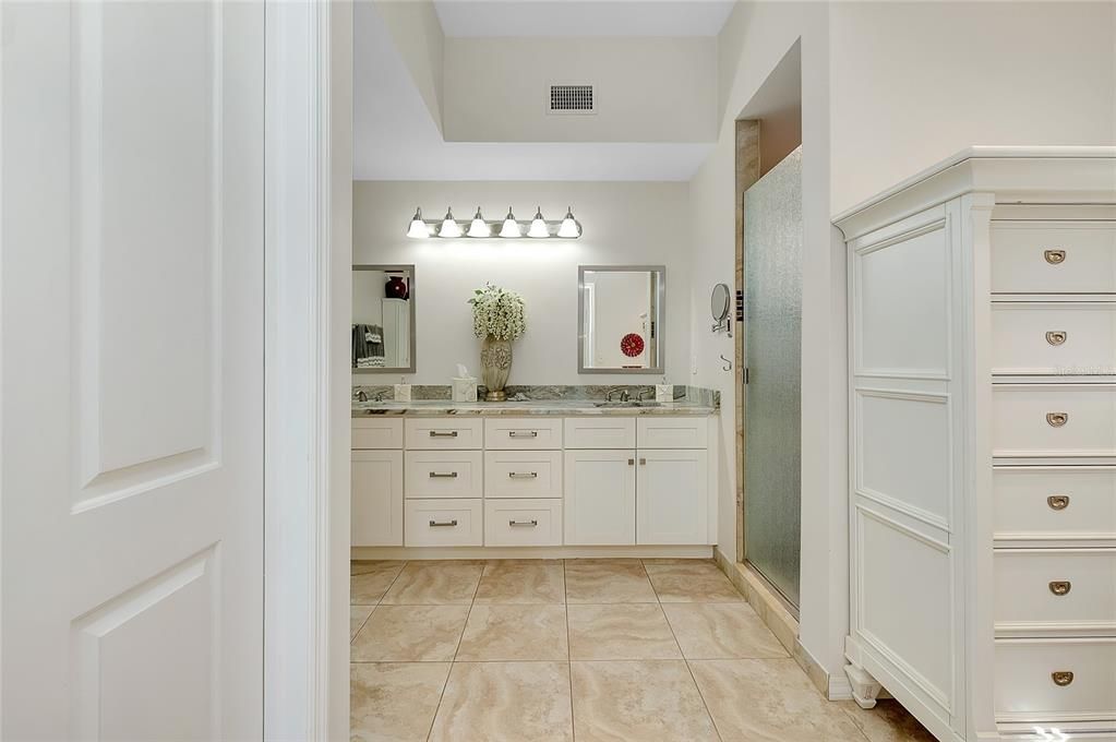 待售: $235,000 (3 贝兹, 2 浴室, 1831 平方英尺)