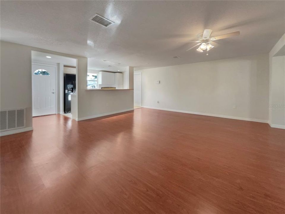For Sale: $327,000 (3 beds, 2 baths, 1455 Square Feet)