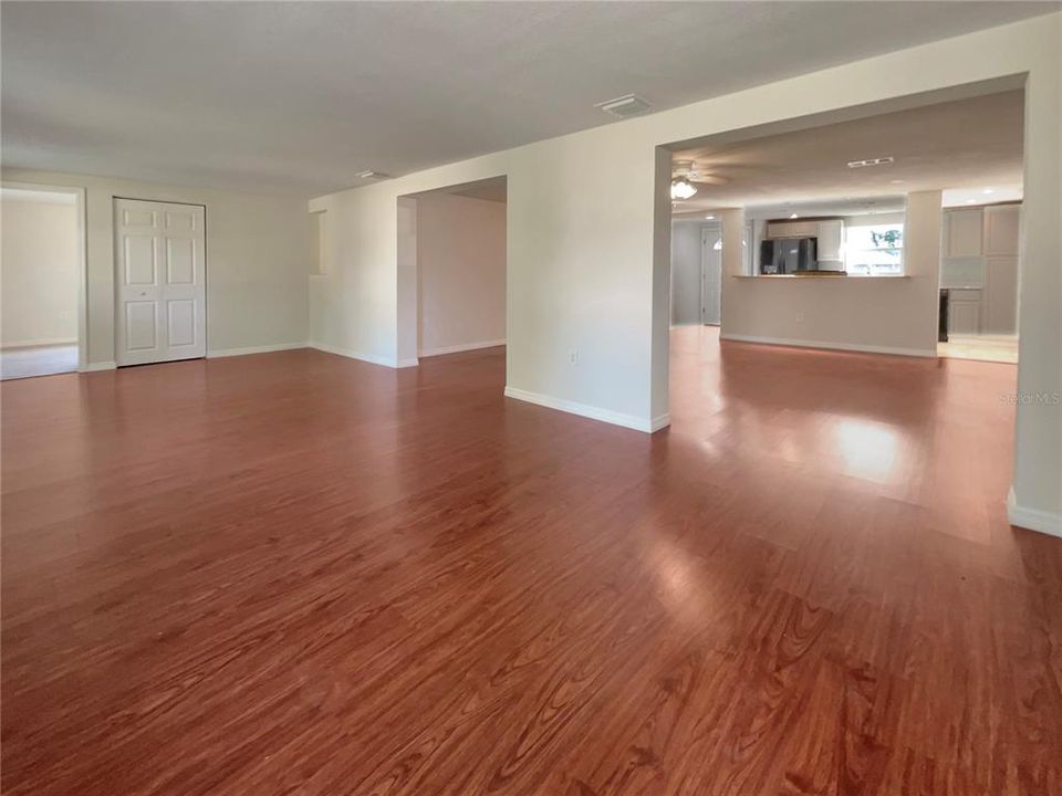 For Sale: $327,000 (3 beds, 2 baths, 1455 Square Feet)