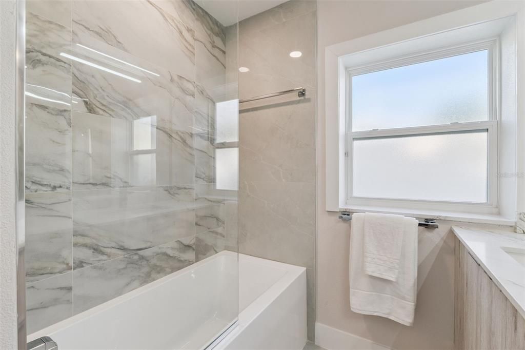 En Venta: $1,375,000 (4 camas, 4 baños, 3024 Pies cuadrados)