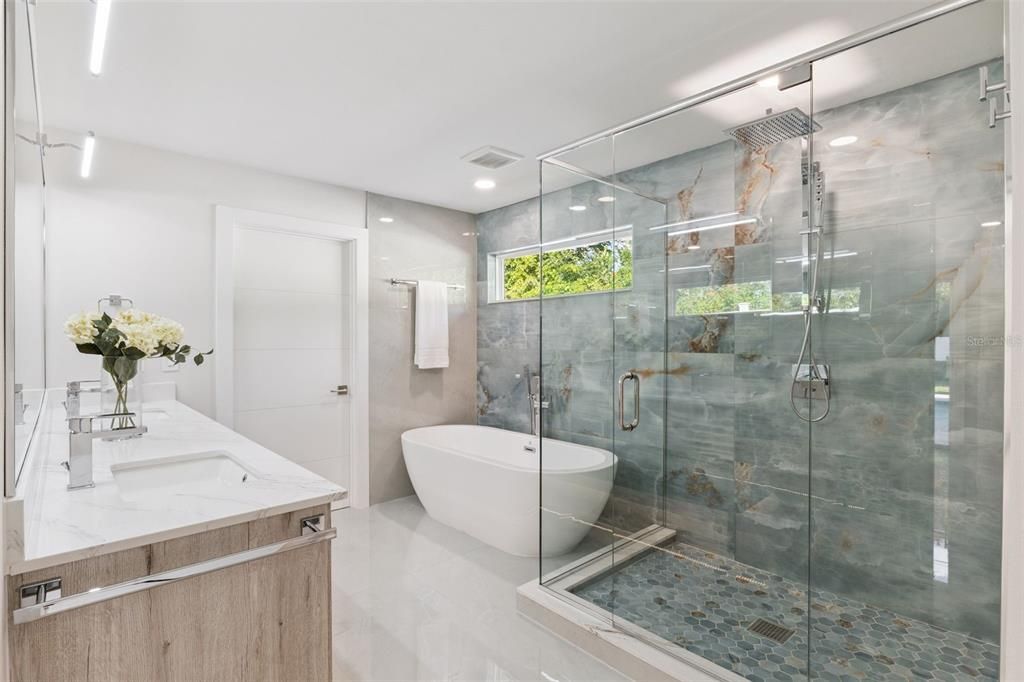 En Venta: $1,375,000 (4 camas, 4 baños, 3024 Pies cuadrados)