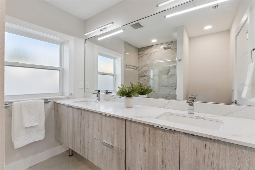 En Venta: $1,375,000 (4 camas, 4 baños, 3024 Pies cuadrados)