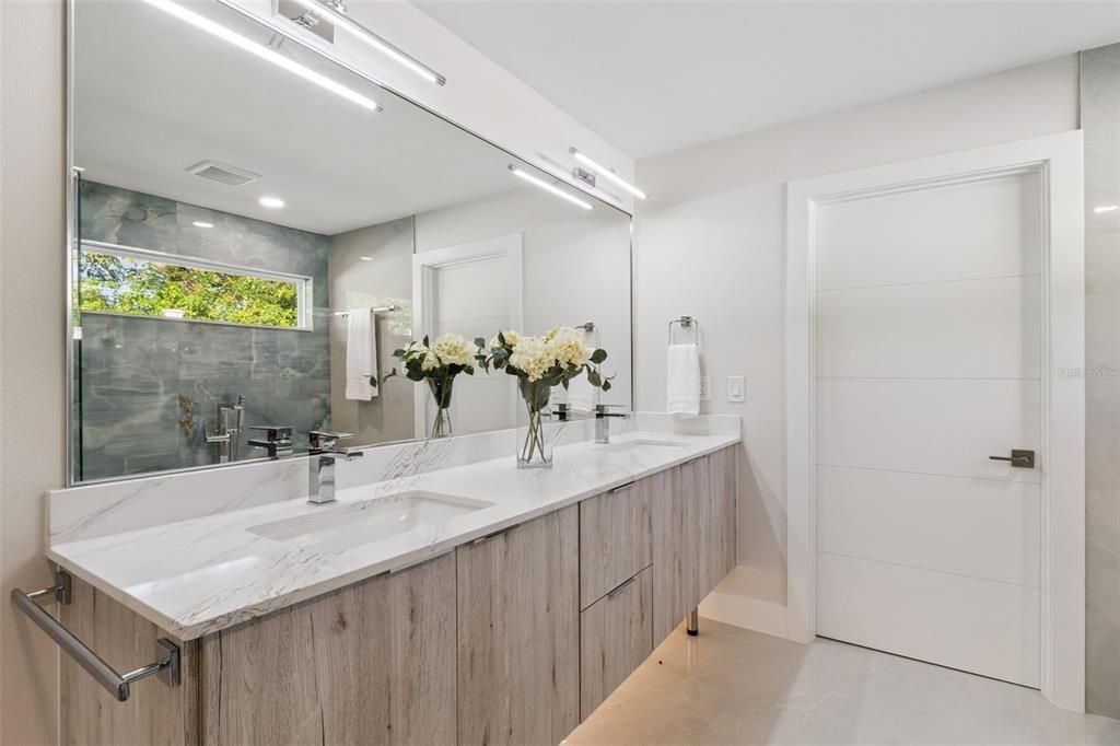 En Venta: $1,375,000 (4 camas, 4 baños, 3024 Pies cuadrados)