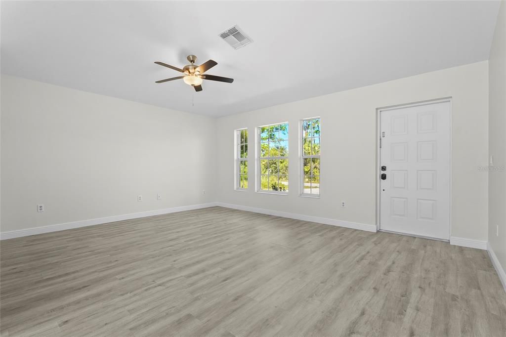 Active With Contract: $259,000 (3 beds, 2 baths, 1286 Square Feet)