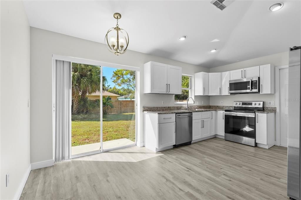 Active With Contract: $259,000 (3 beds, 2 baths, 1286 Square Feet)