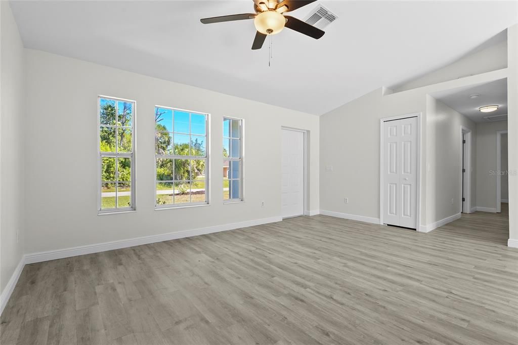 Active With Contract: $259,000 (3 beds, 2 baths, 1286 Square Feet)