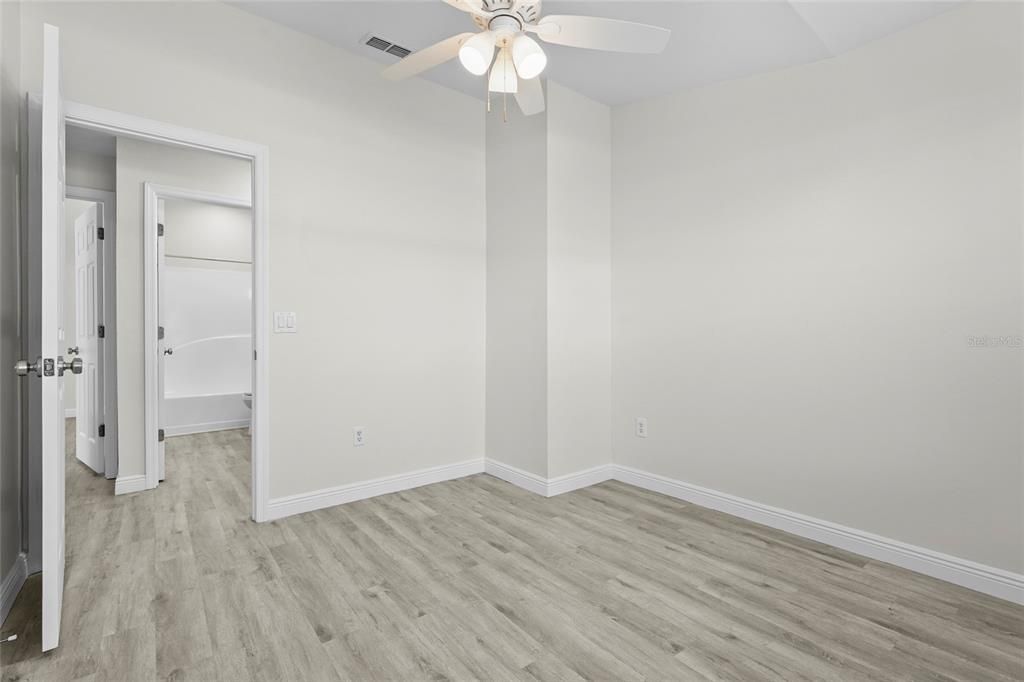 Active With Contract: $259,000 (3 beds, 2 baths, 1286 Square Feet)