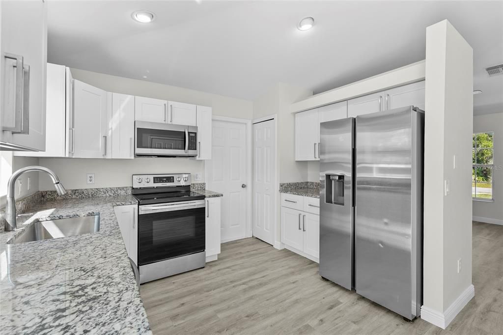 Active With Contract: $259,000 (3 beds, 2 baths, 1286 Square Feet)