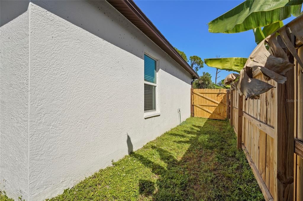 Active With Contract: $259,000 (3 beds, 2 baths, 1286 Square Feet)