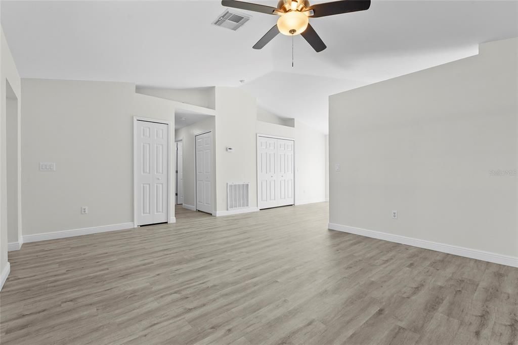 Active With Contract: $259,000 (3 beds, 2 baths, 1286 Square Feet)