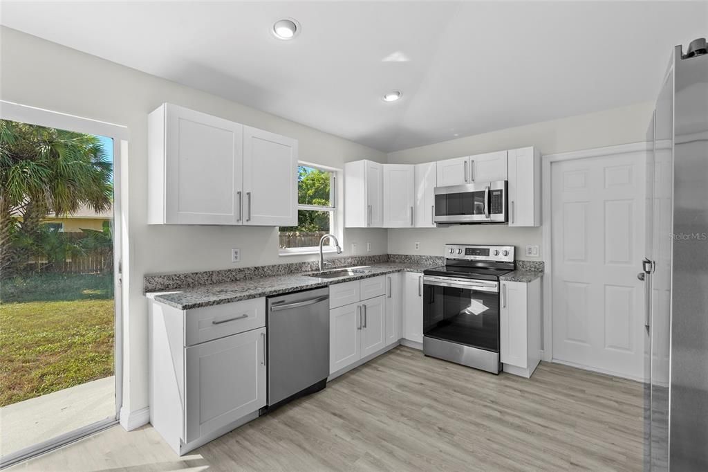 Active With Contract: $259,000 (3 beds, 2 baths, 1286 Square Feet)