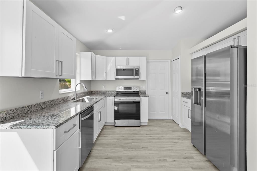 Active With Contract: $259,000 (3 beds, 2 baths, 1286 Square Feet)