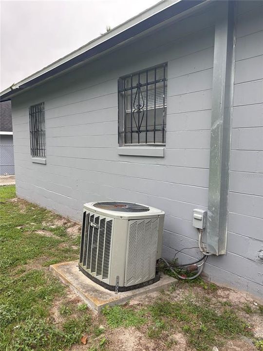 Под контрактом: $225,000 (3 спален, 1 ванн, 1120 Квадратных фут)