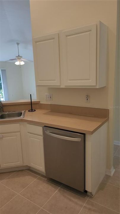 В аренду: $2,300 (3 спален, 2 ванн, 1481 Квадратных фут)