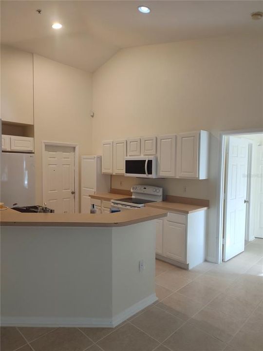 В аренду: $2,300 (3 спален, 2 ванн, 1481 Квадратных фут)