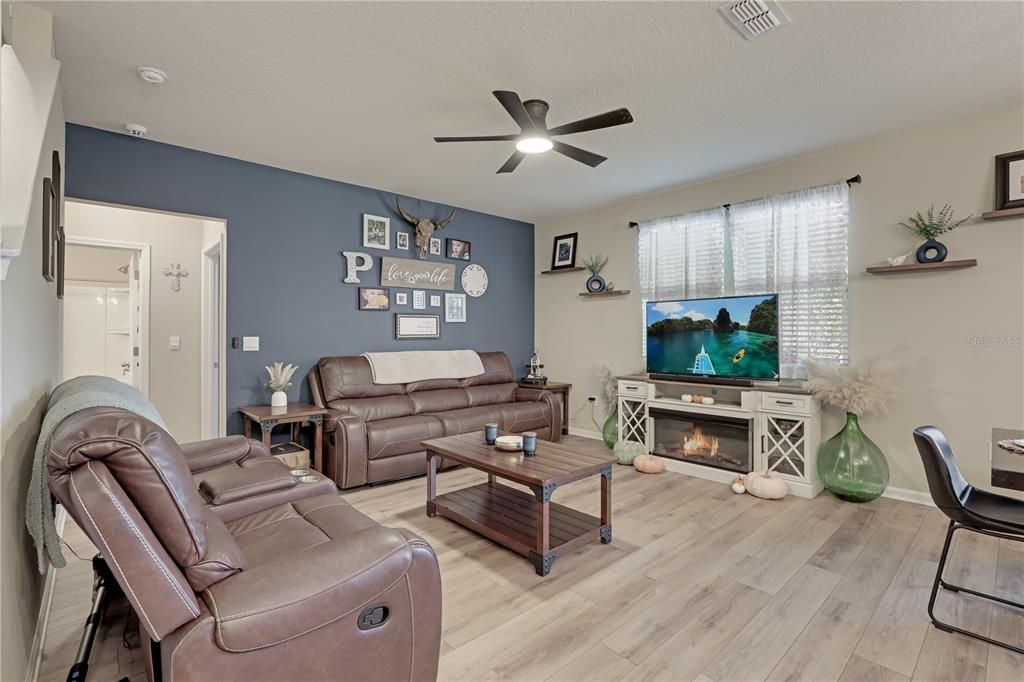 待售: $409,900 (5 贝兹, 3 浴室, 2501 平方英尺)