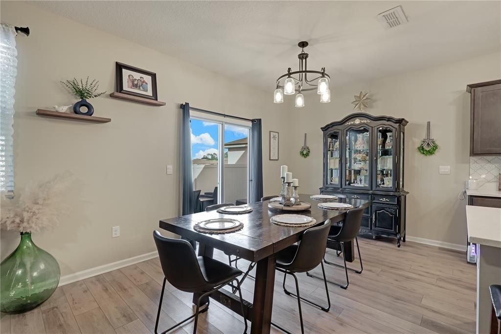 待售: $409,900 (5 贝兹, 3 浴室, 2501 平方英尺)