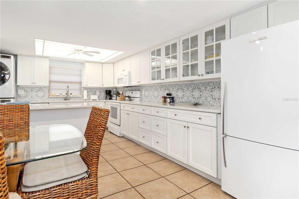 На продажу: $449,000 (2 спален, 2 ванн, 1098 Квадратных фут)