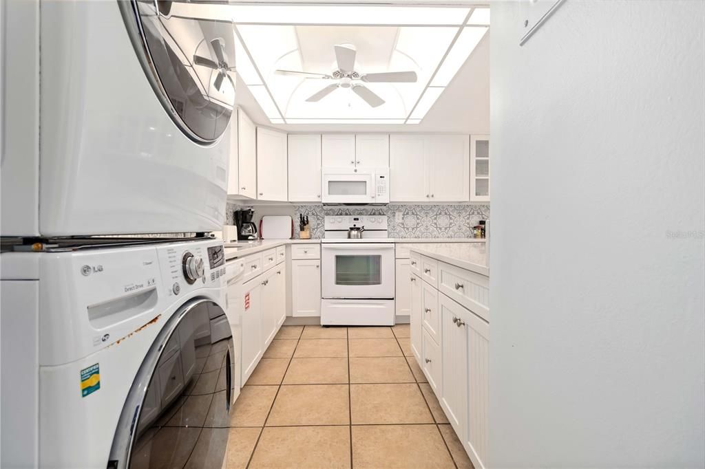 На продажу: $449,000 (2 спален, 2 ванн, 1098 Квадратных фут)