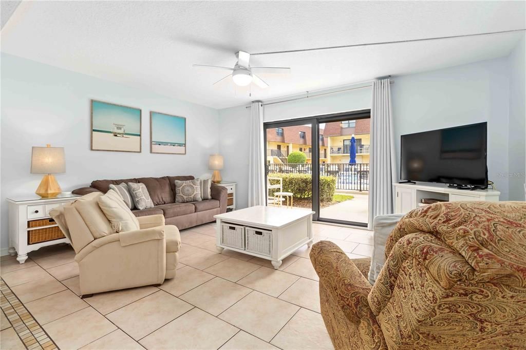 На продажу: $449,000 (2 спален, 2 ванн, 1098 Квадратных фут)