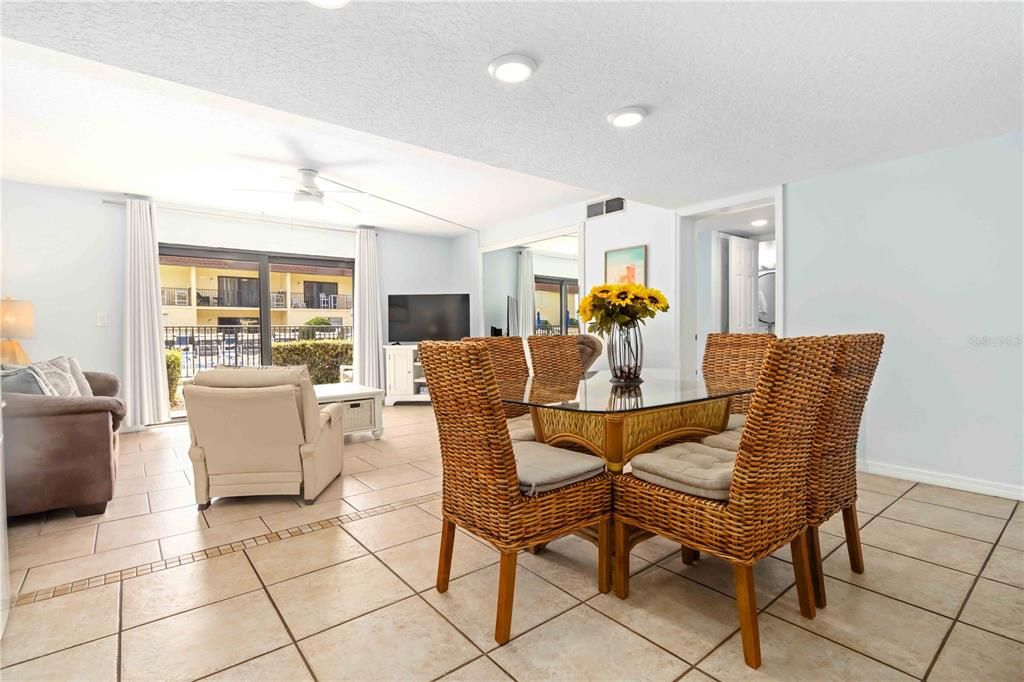 На продажу: $449,000 (2 спален, 2 ванн, 1098 Квадратных фут)