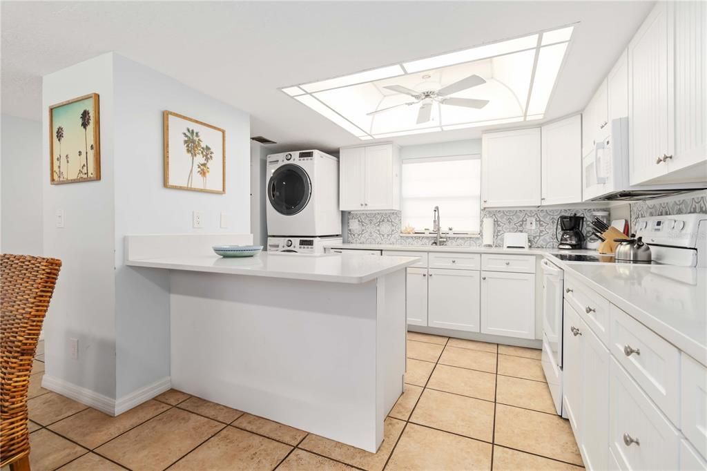 На продажу: $449,000 (2 спален, 2 ванн, 1098 Квадратных фут)