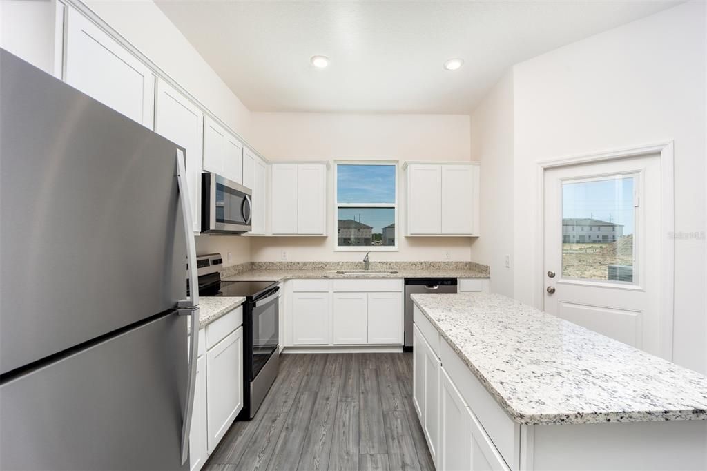 待售: $237,900 (3 贝兹, 2 浴室, 1731 平方英尺)