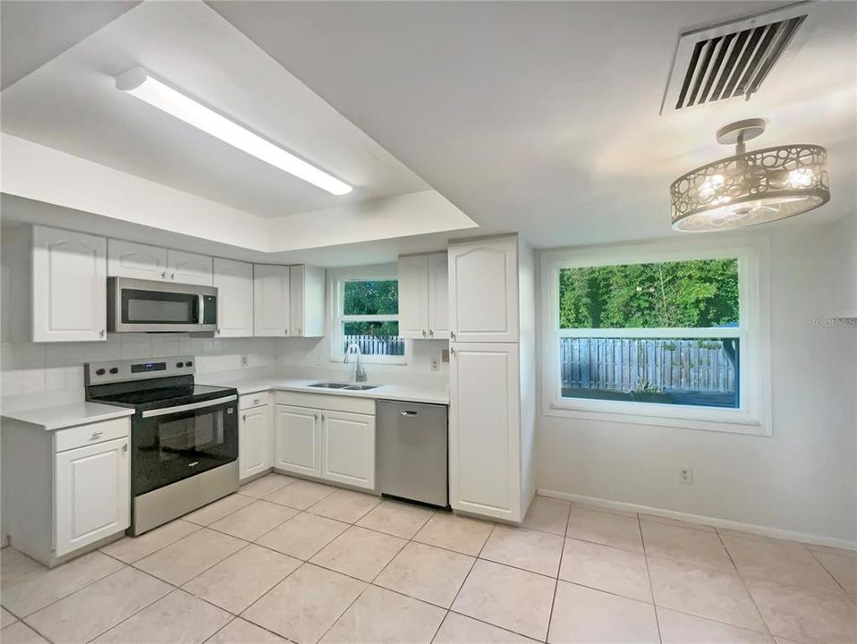 На продажу: $420,000 (4 спален, 2 ванн, 2078 Квадратных фут)