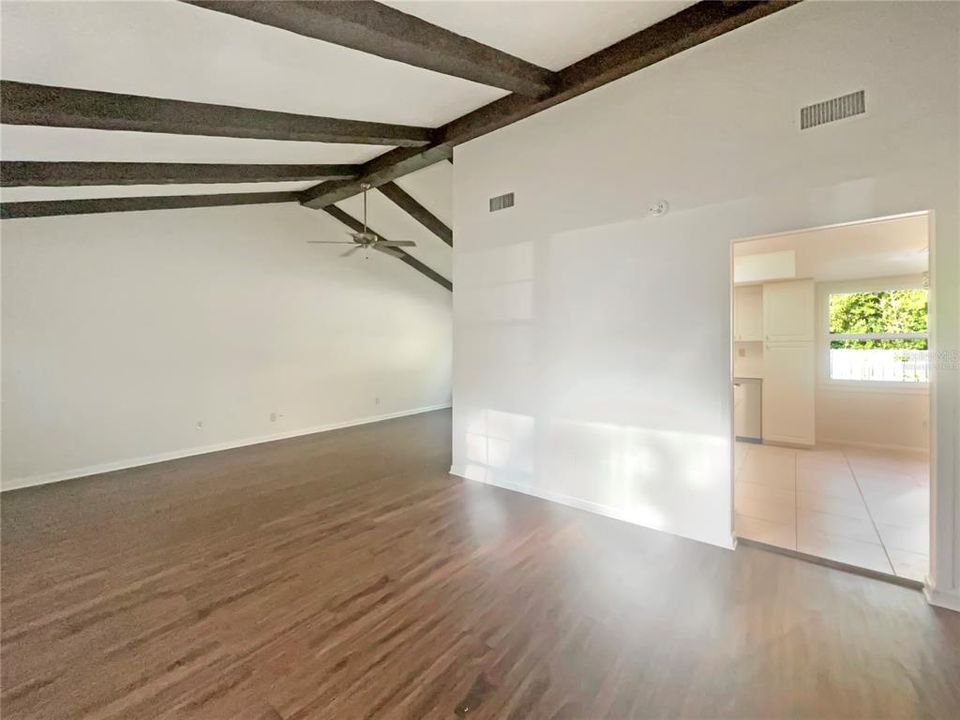 На продажу: $420,000 (4 спален, 2 ванн, 2078 Квадратных фут)