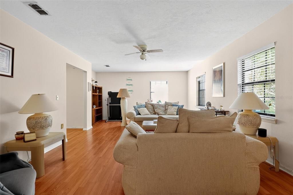 待售: $750,000 (5 贝兹, 3 浴室, 3273 平方英尺)