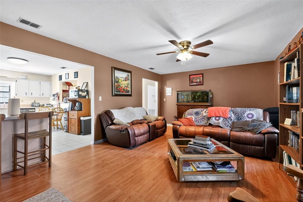 待售: $750,000 (5 贝兹, 3 浴室, 3273 平方英尺)